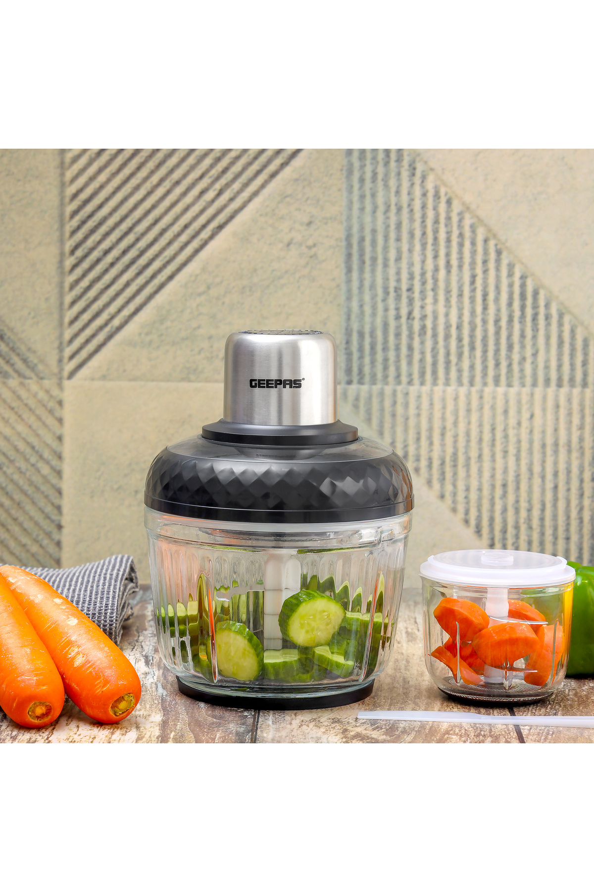 Geepas-Multi Chopper- GMC42030 500W, with 2 Cups, 2.5 and 0.3 liters, Multi-Purpose Chopping Machine 5