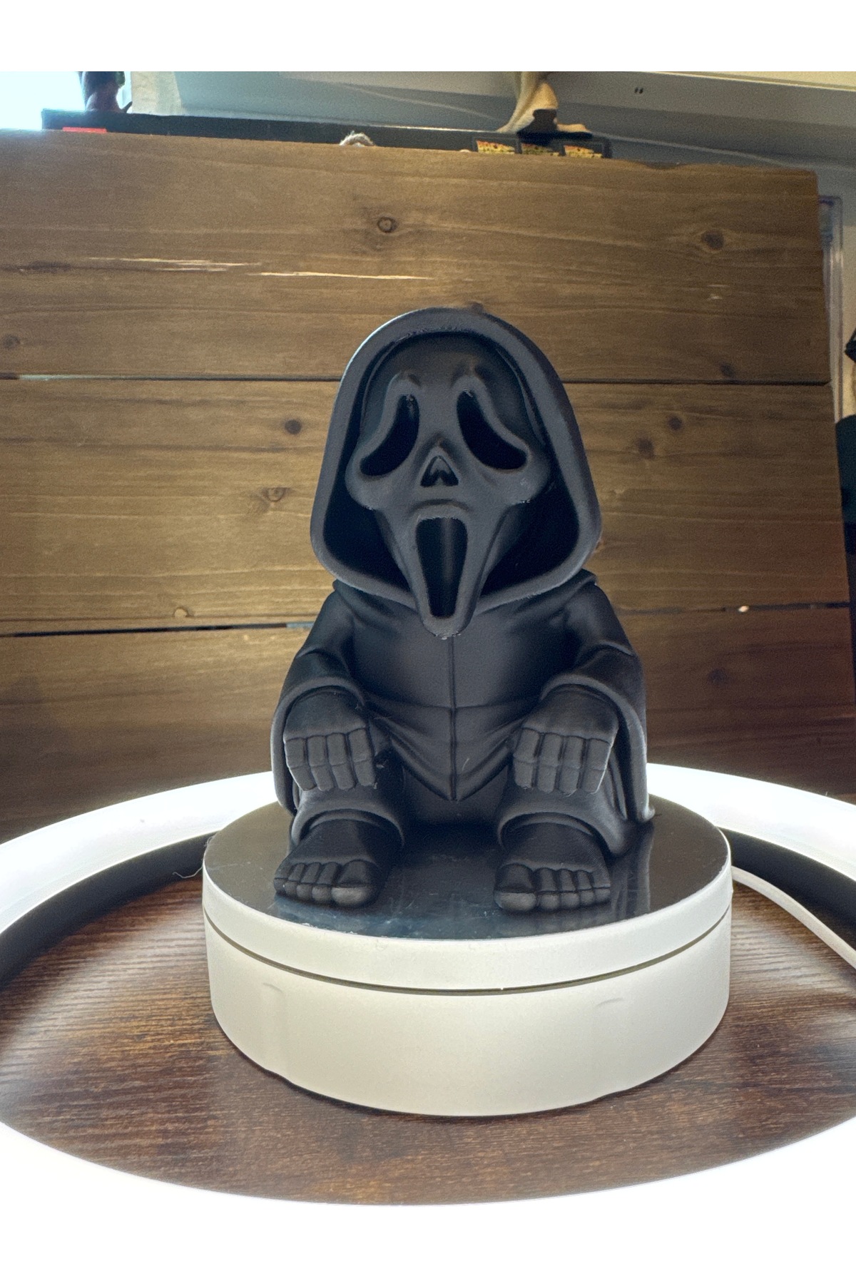 Chibi Ghostface Figürü – 3D Baskı Koleksiyon ve Dekoratif Biblo (15 cm)