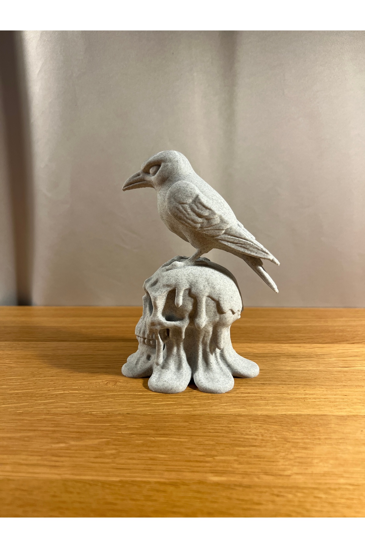 Geschmolzene Totenkopf- und Krähenfigur – 3D-gedruckte Horror-Dekorationsfigur