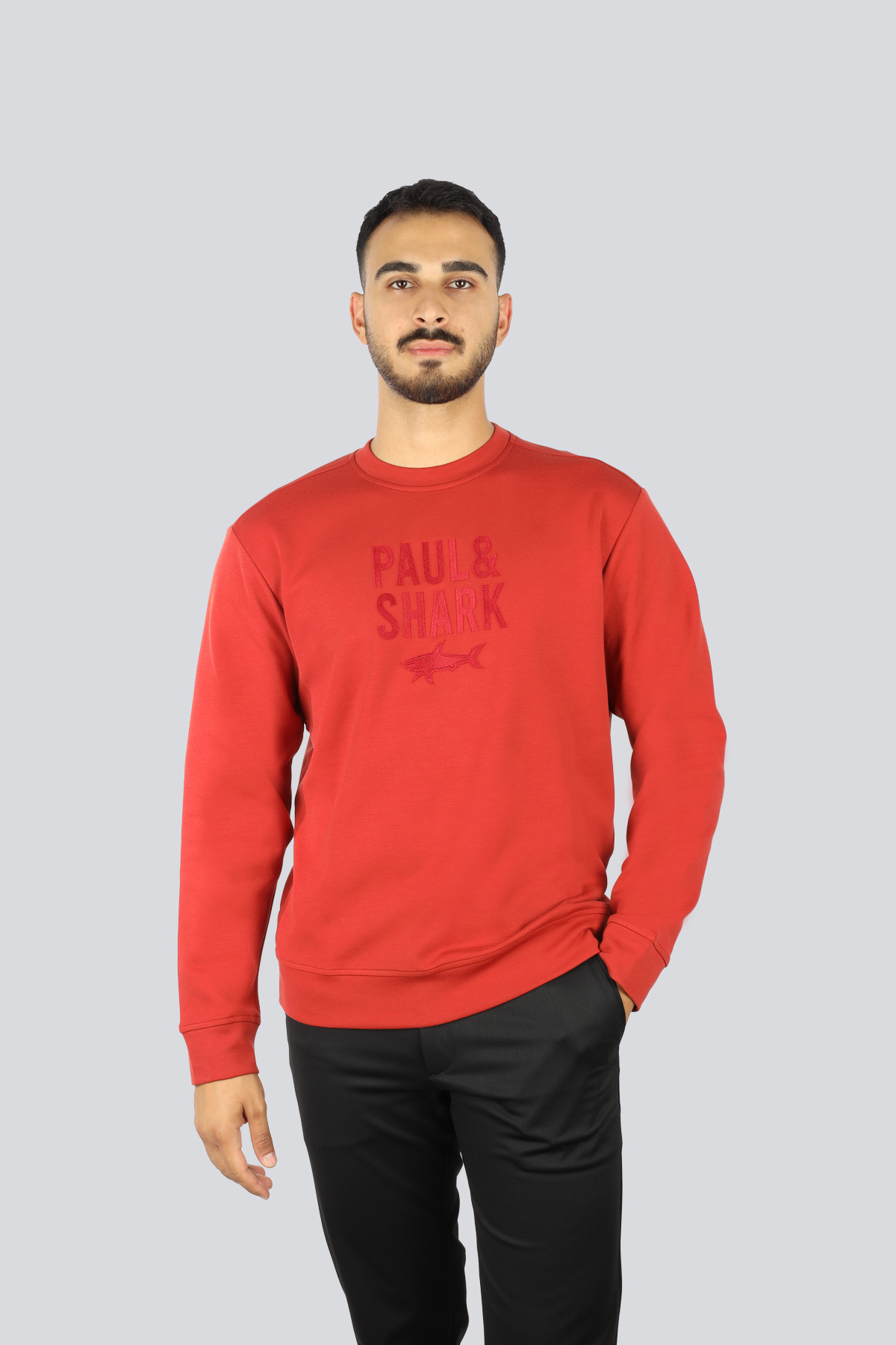 پال اند شارک سویشرت نخی مردانه با لوگوی جلو، یقه گرد، آستین بلند، قرمز ۱۵۳۱۱۸۳۹-۶۳۶