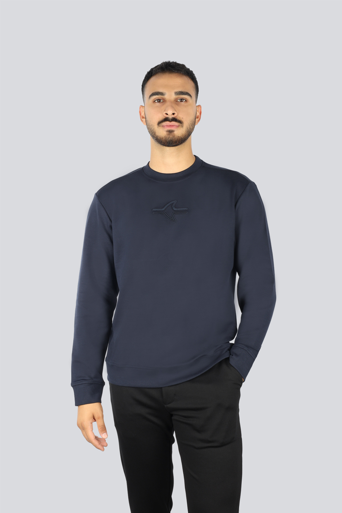 پال اند شارک سویشرت مردانه یقه گرد آستین بلند سرمه‌ای با گلدوزی لوگوی کوسه 15311865-050