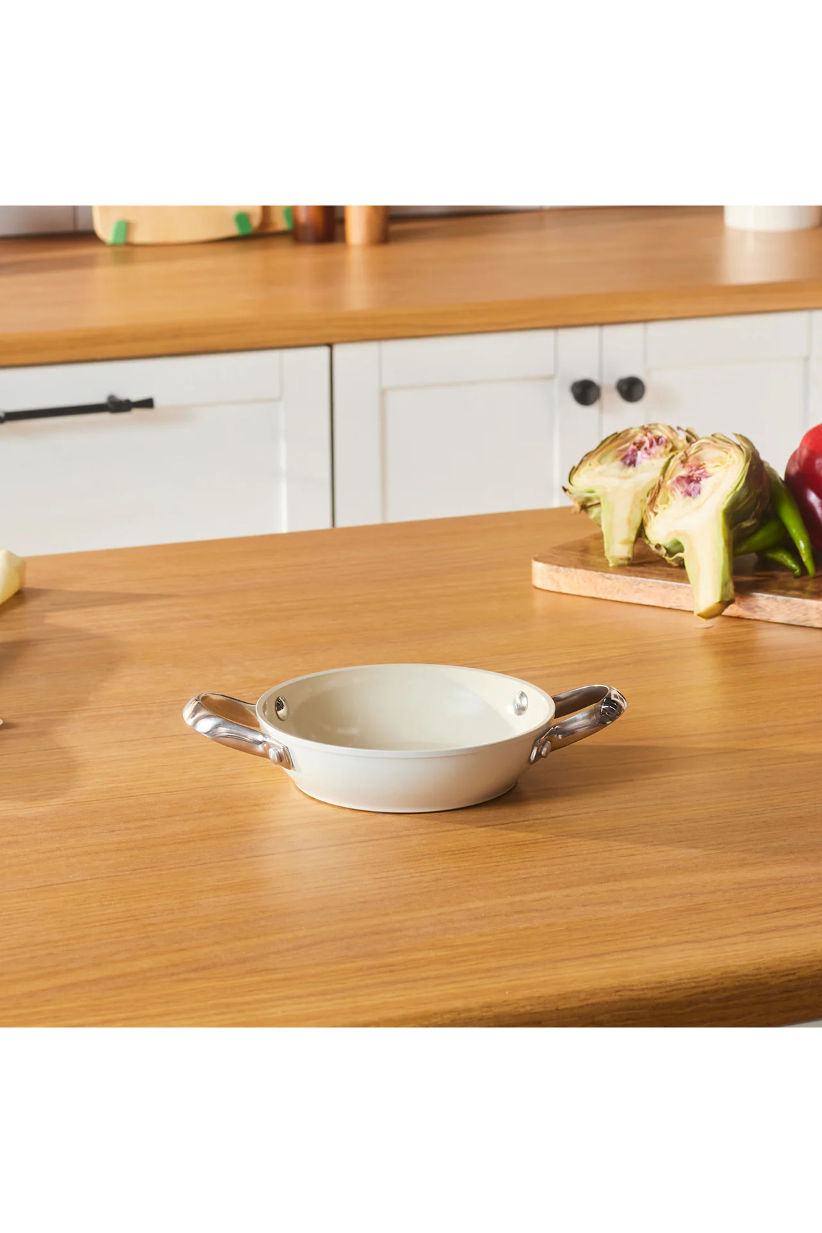 Karaca Mělká pánev Swiss Crystal Almond Cream s nepřilnavým povrchem pro indukční vaření s rukojetí z nerezové oceli, 16 cm, krémová