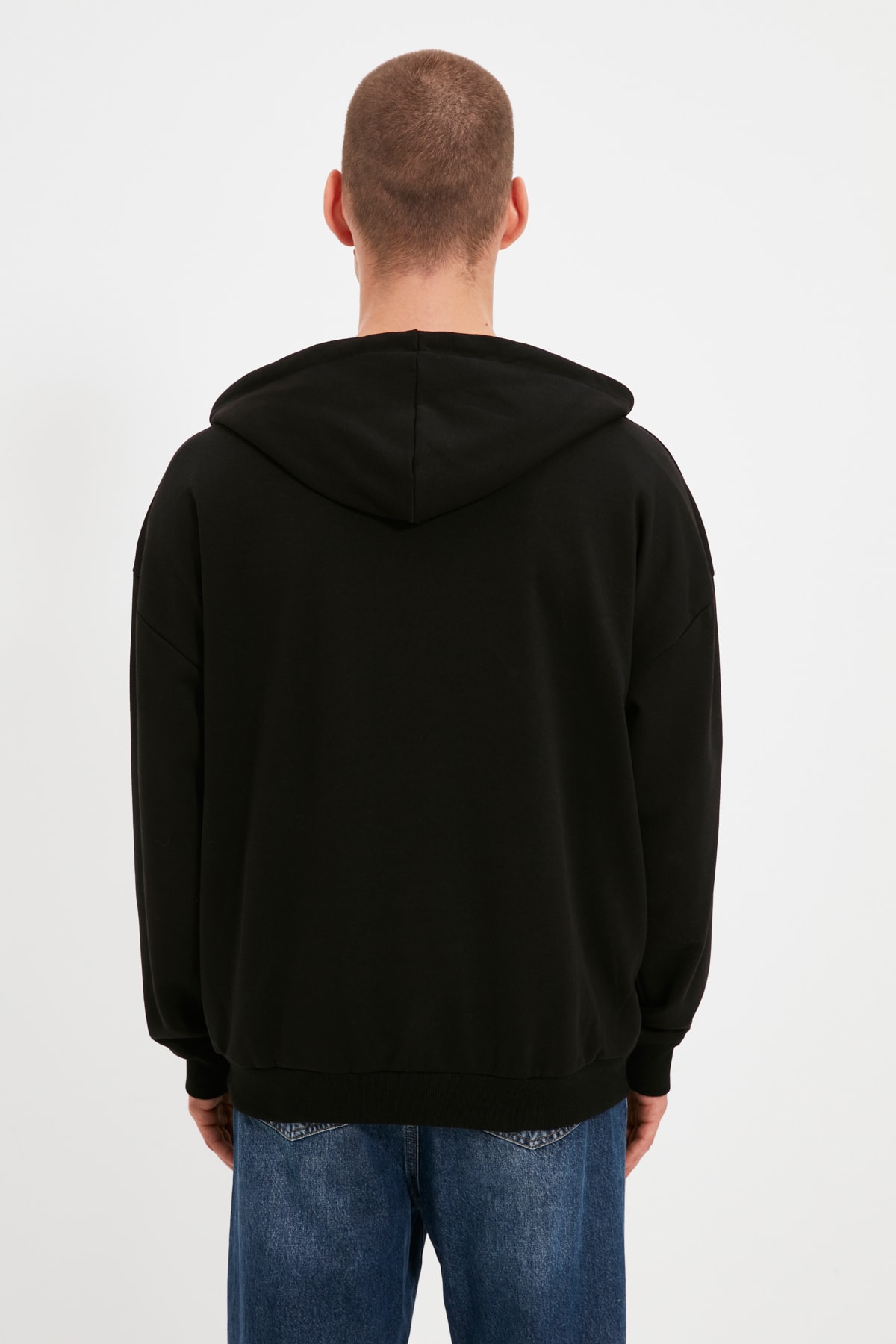 Trendyolmilla  Siyah Oversize/Geniş Kesim Kapüşonlu Fermuarlı Şardonsuz Sweatshirt-Hırka TMNAW22SW0620 - Görsel 4