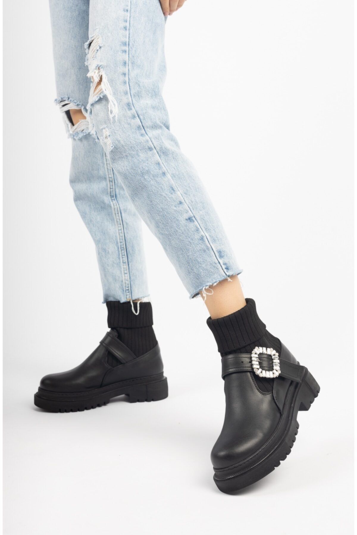 Cut out boots pull 2025 and bear