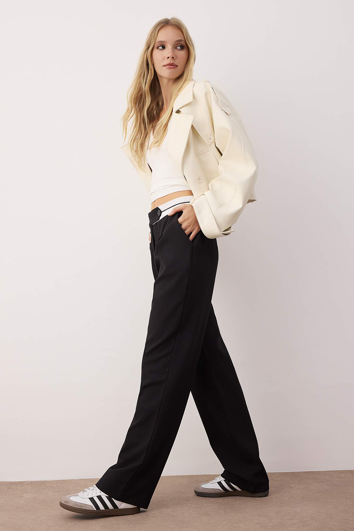 Trendyol Collection Fekete széles szárú nadrág derékrészlettel - TWOAW24PL00037