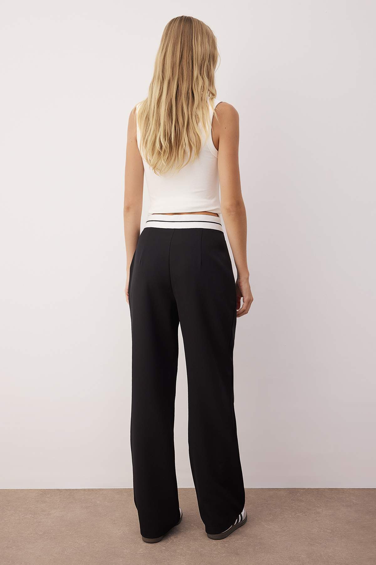 Trendyol Collection Fekete széles szárú nadrág derékrészlettel - TWOAW24PL00037