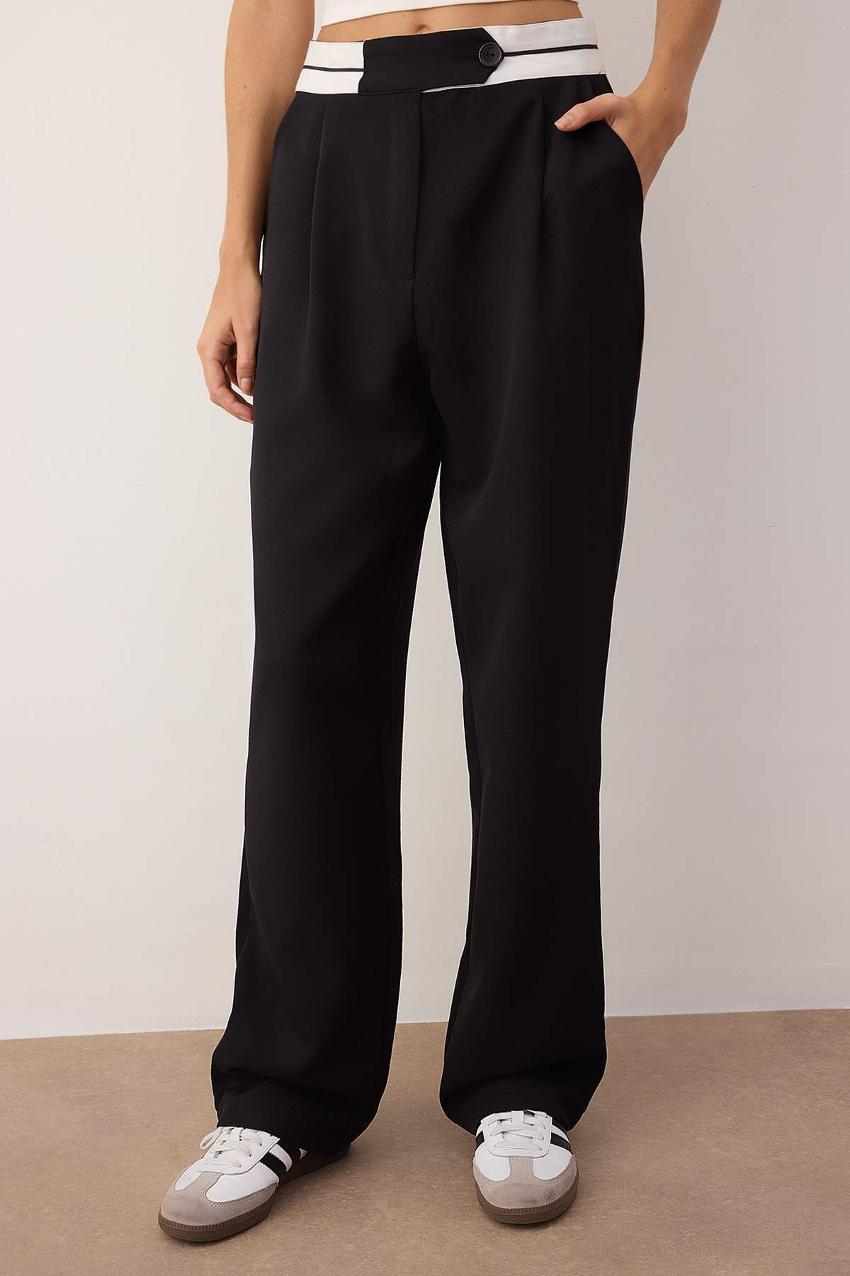 Trendyol Collection Fekete széles szárú nadrág derékrészlettel - TWOAW24PL00037