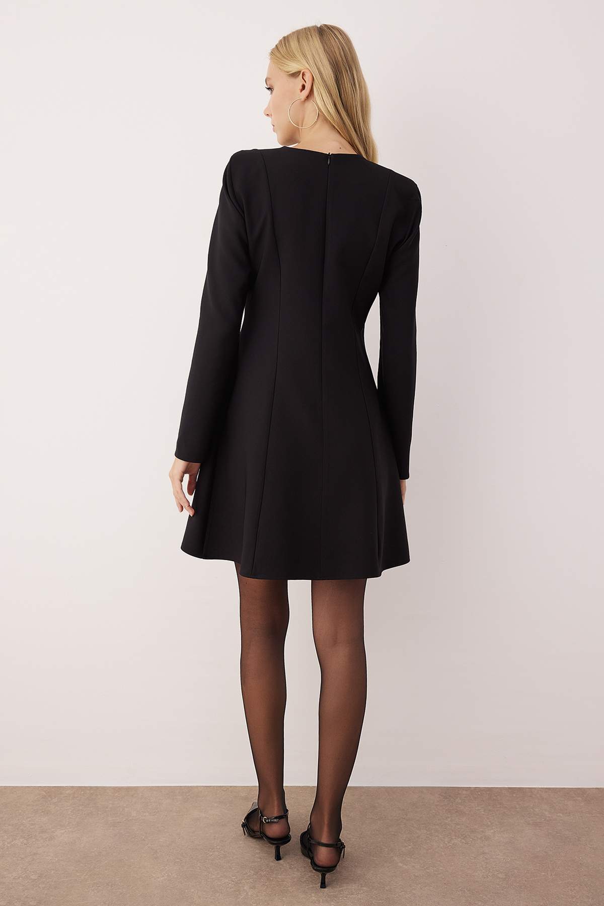 Trendyol Collection Чорна спідниця з воланами, пряма, коротка / міні ткана сукня TWOAW26EL00184