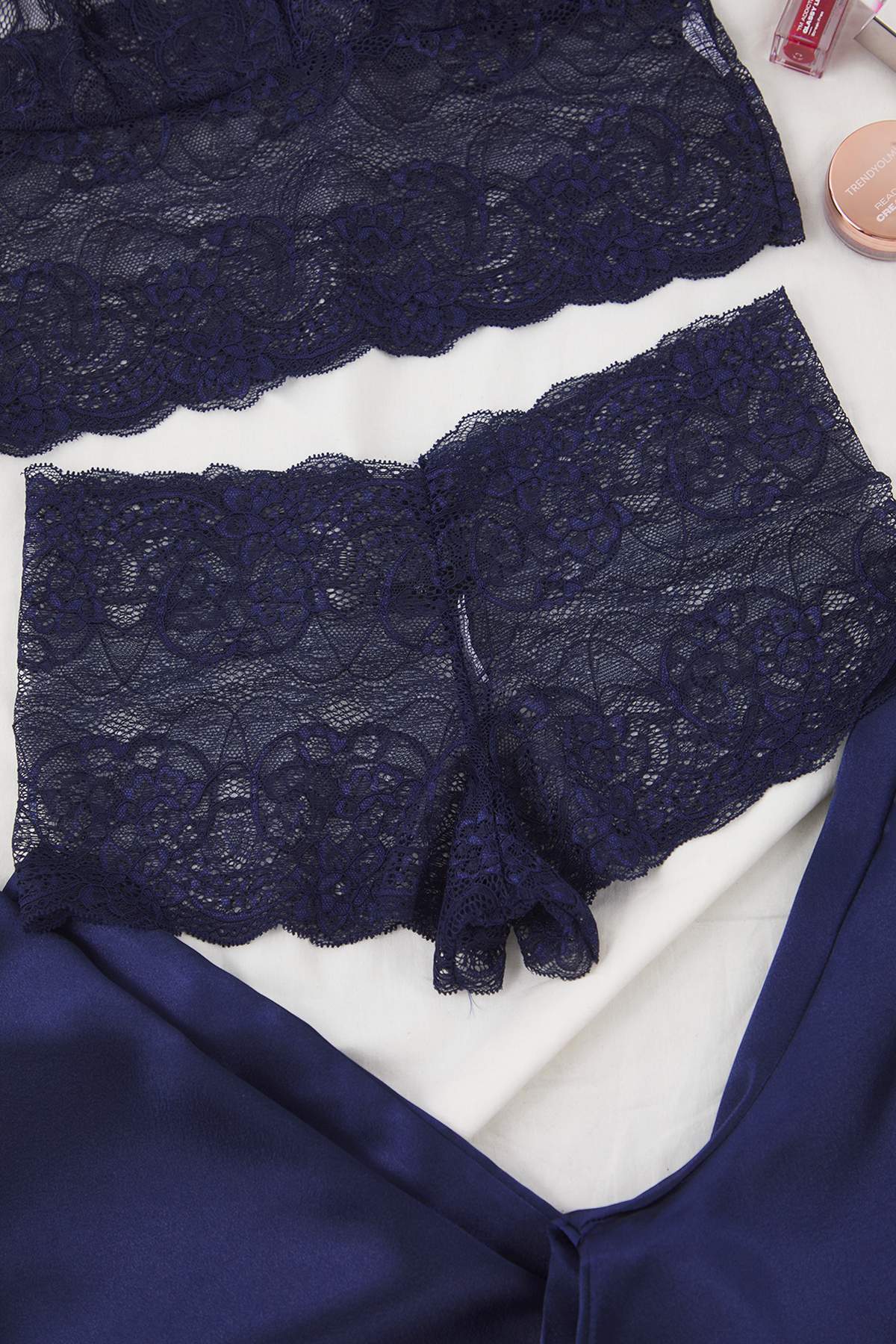 Trendyolmilla  Lacivert 3'lü Çeyiz Set Üst Dantel, Alt Saten Askılı Külotlu Dokuma Pijama Takımı THMAW26PT00077 - Görsel 7