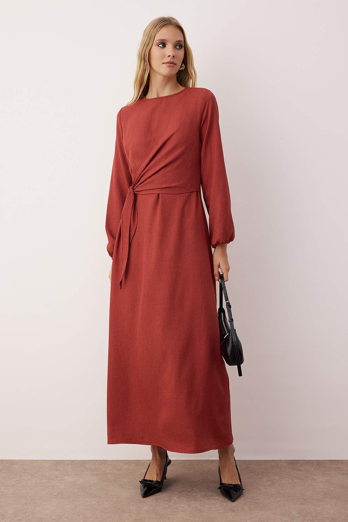 Trendyol Modest Sukienka z tkaniny o wyglądzie jasnobordowego lnu TCTSS25EB00129