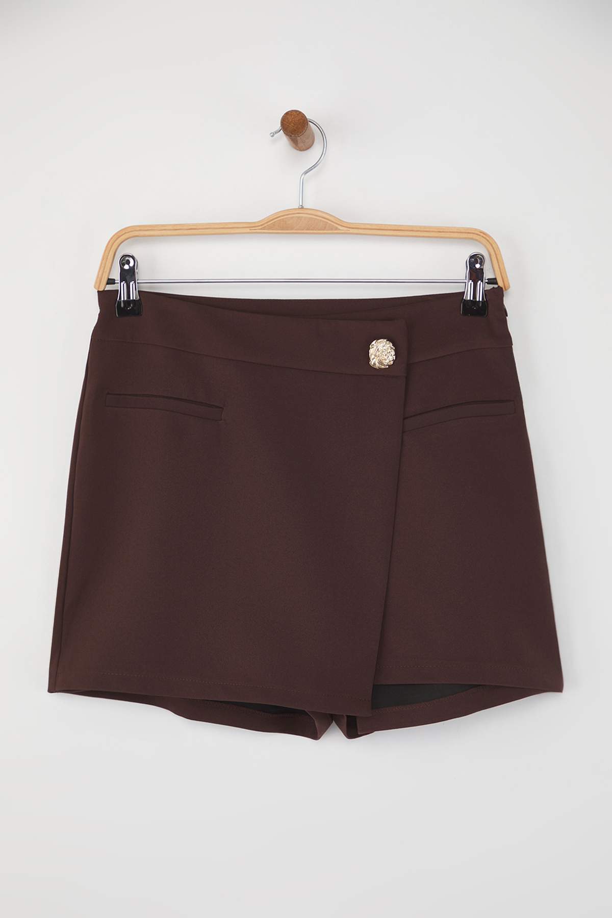 Trendyolmilla  Koyu Kahverengi Düğme Detaylı Mini Şort Etek Şort & Bermuda TWOAW26SR00027 - Görsel 9