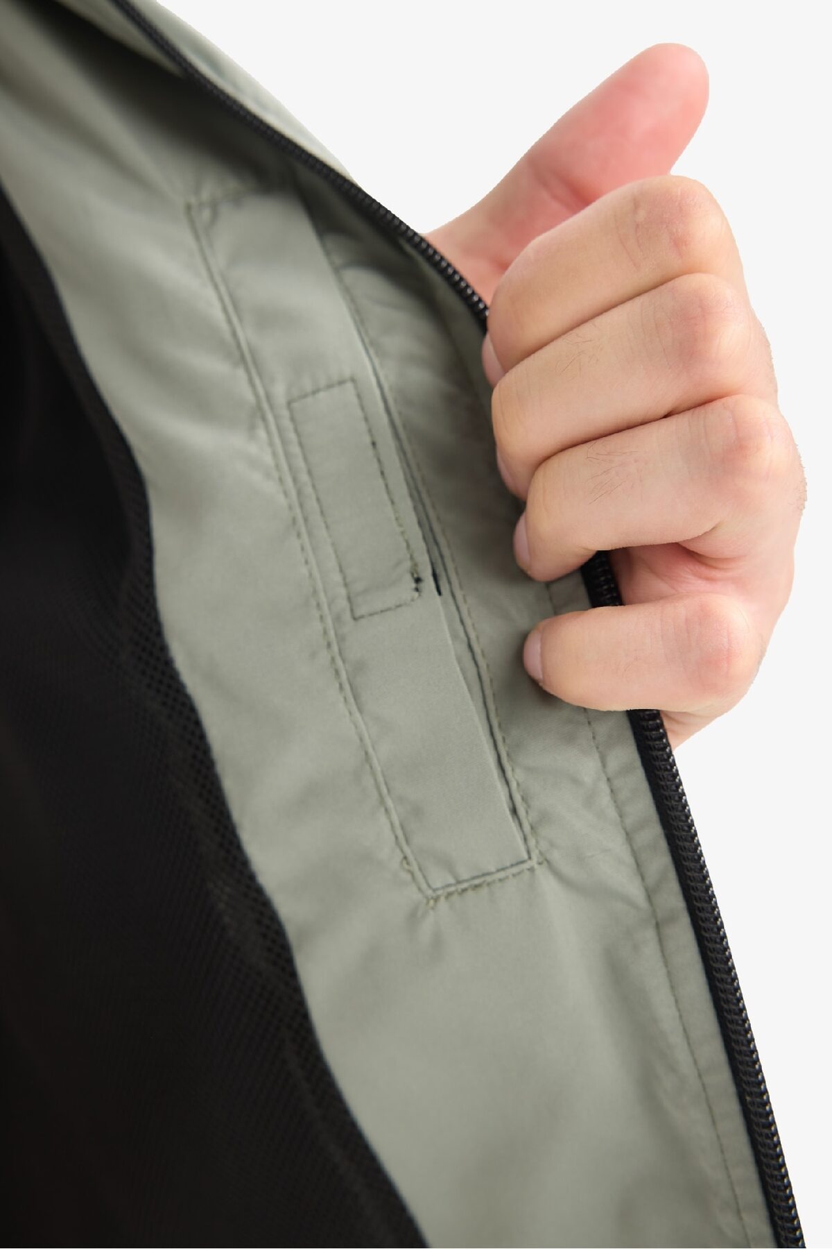 Defacto  Su İtici Slim Fit Dar Kesim File Astarlı Kapüşonlu Fermuarlı Mevsimlik Baharlık Yağmurluk Mont C5821 - Görsel 5