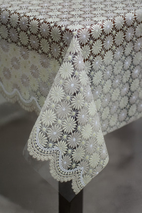 Soft Kare Premium Dantel Görünümlü PVC Masa Örtüsü – Silinebilir, Su Geçirmez...