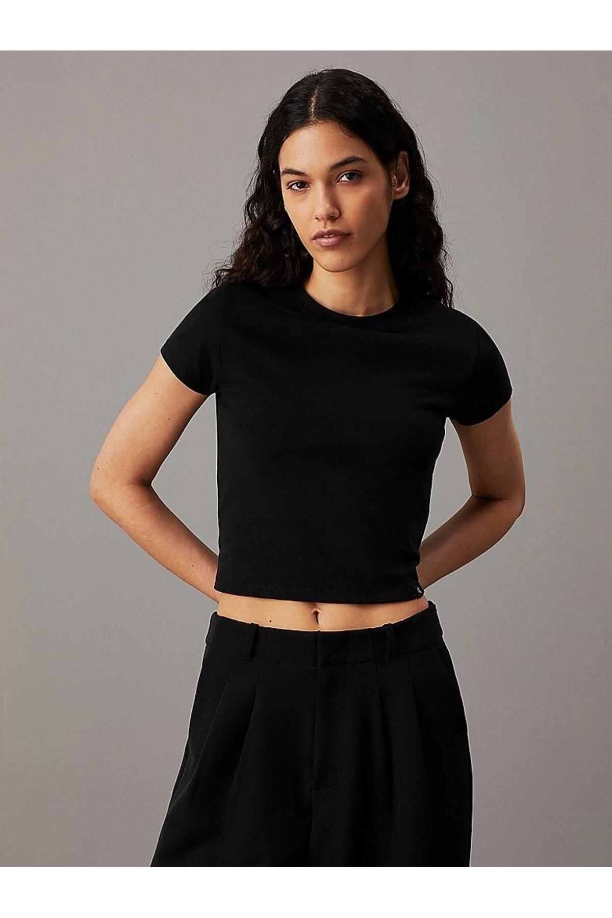 تیشرتزنانهCalvin Kleinمشکی تیشرتزنانهCalvin Kleinمشکی