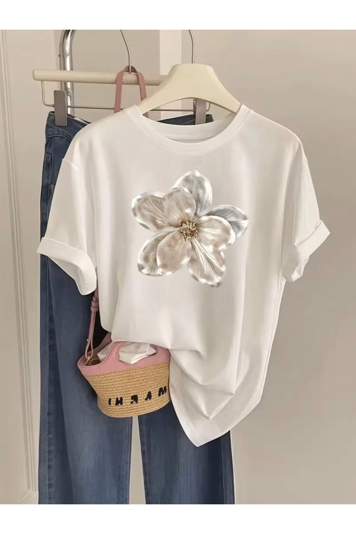 mercoledi TRICOU OVERSIZE CU GULER ROTUND CU IMPRIMEU DE FLORI STRĂLUCITOARE