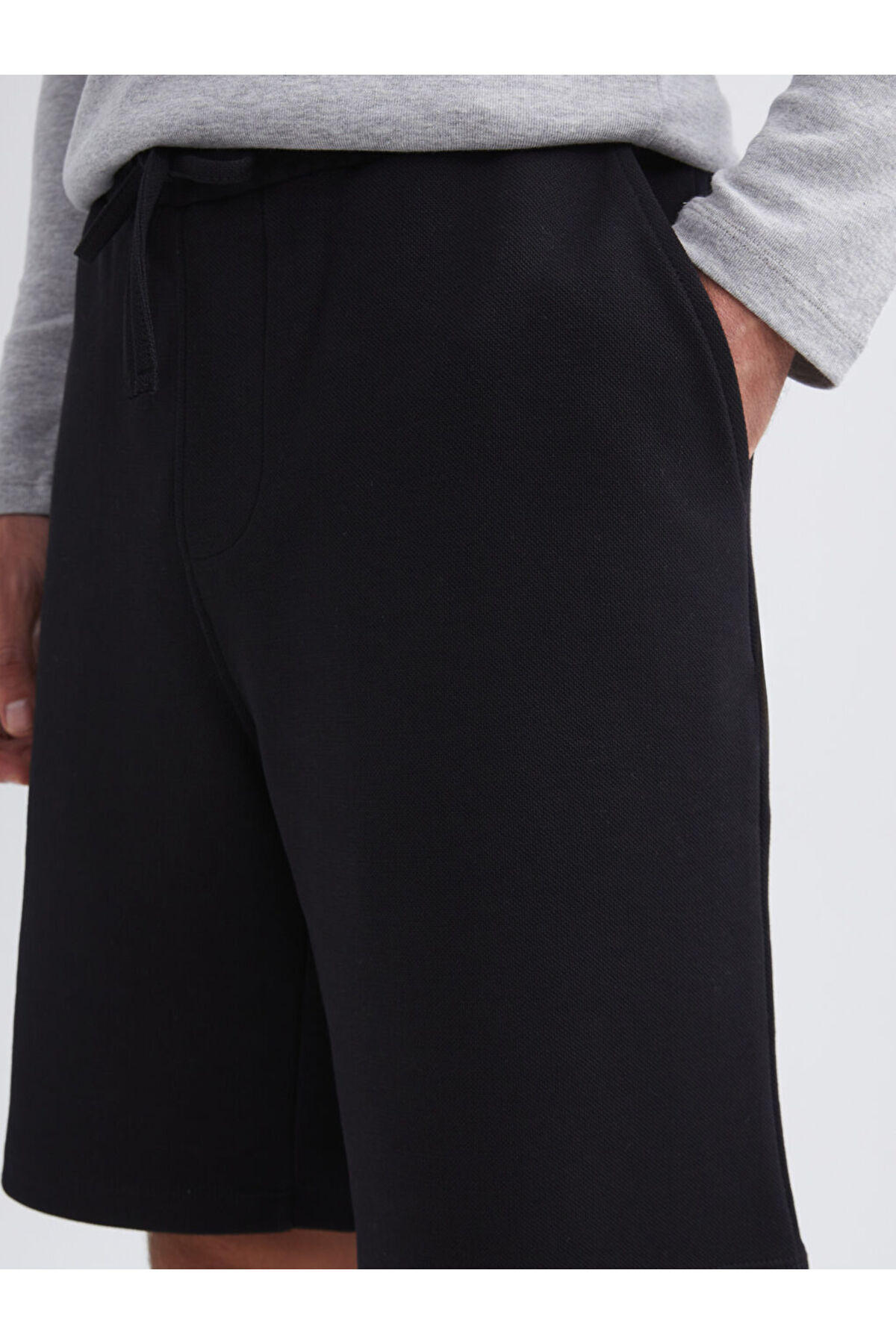 LC Waikiki-Create Your Style from Uzg Store |   Standard Fit Men's Shorts 3