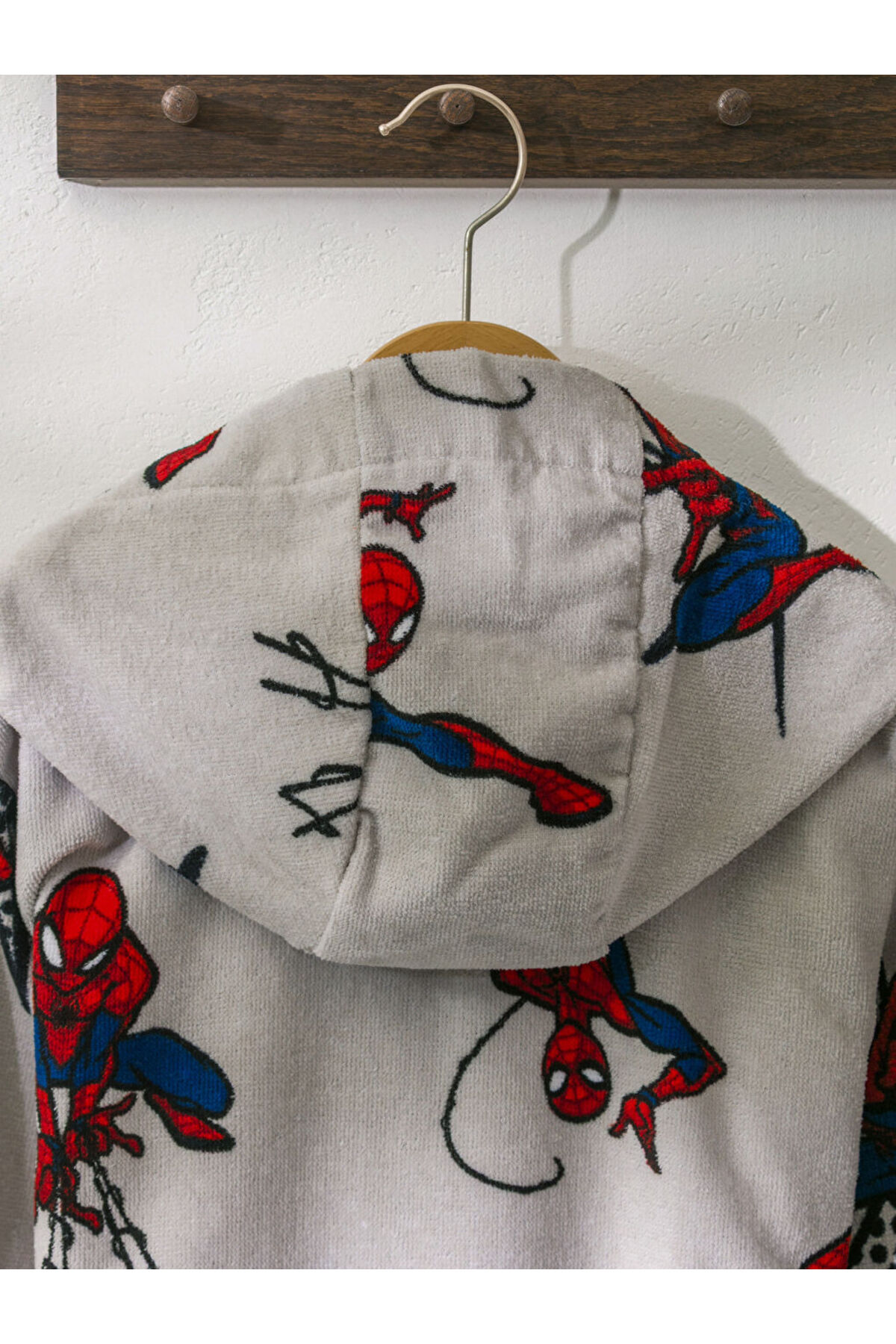 LC Waikiki-Create Your Style from Uzg Store |   Spider-Man Printed Boy's Bathrobe 4