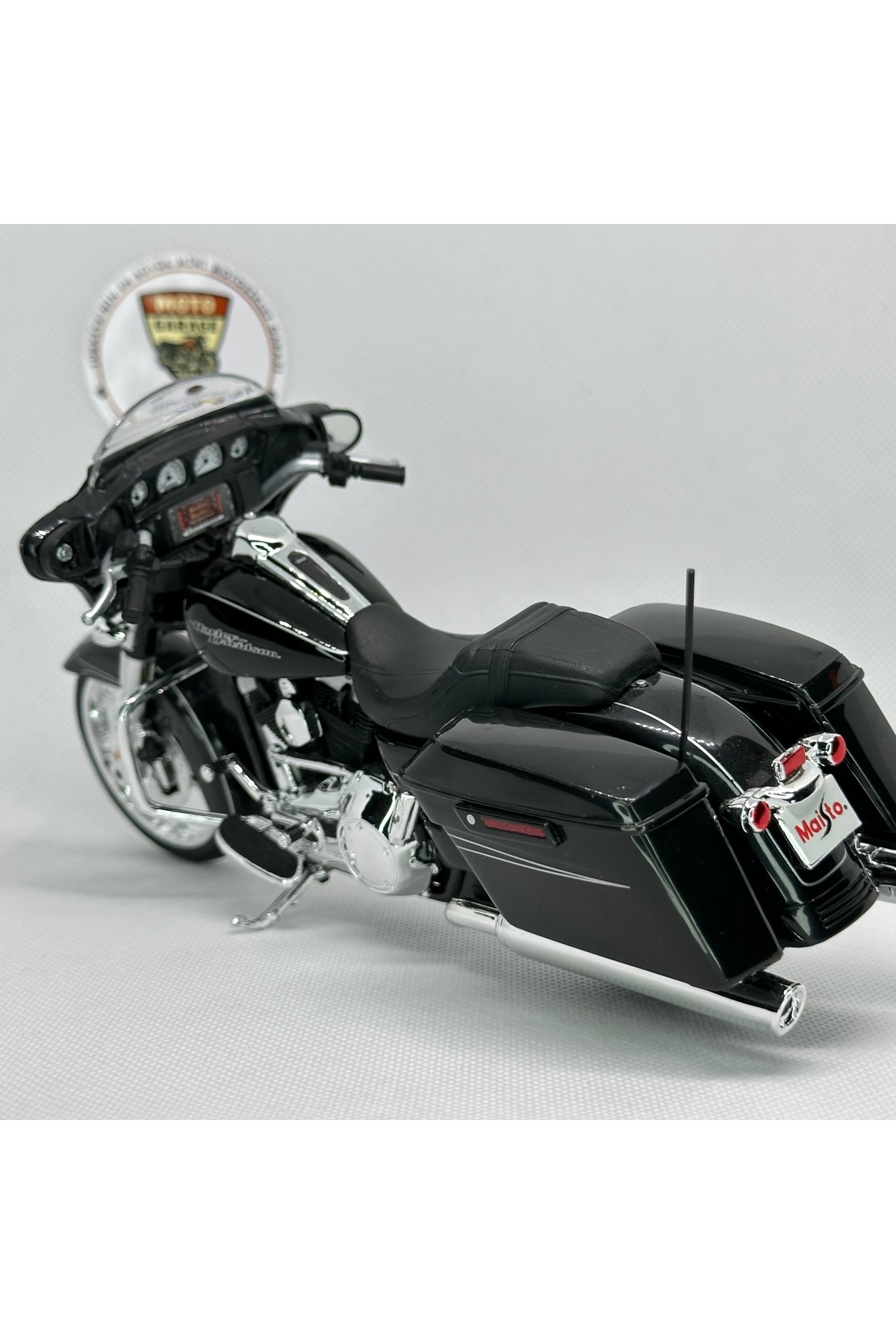 Maisto Diecast Harley Davidson Street Glide 1:12 Diecast