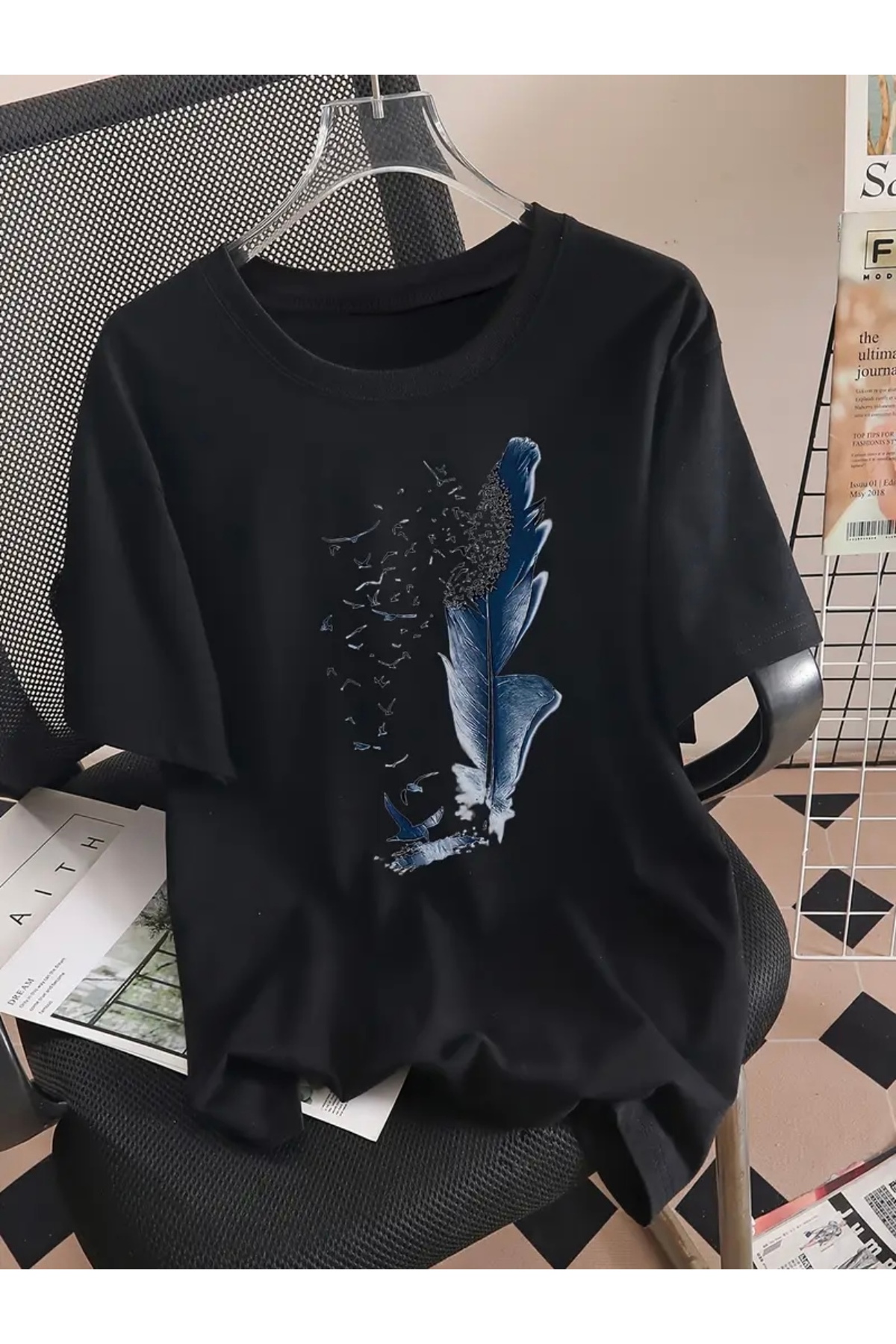 FUFLUNS ŽENSKA UNISEKS MAJICA SA PLAVIM PEROVIM IZDRAŽENJEM I ŠIROKIM KRUGLOM...