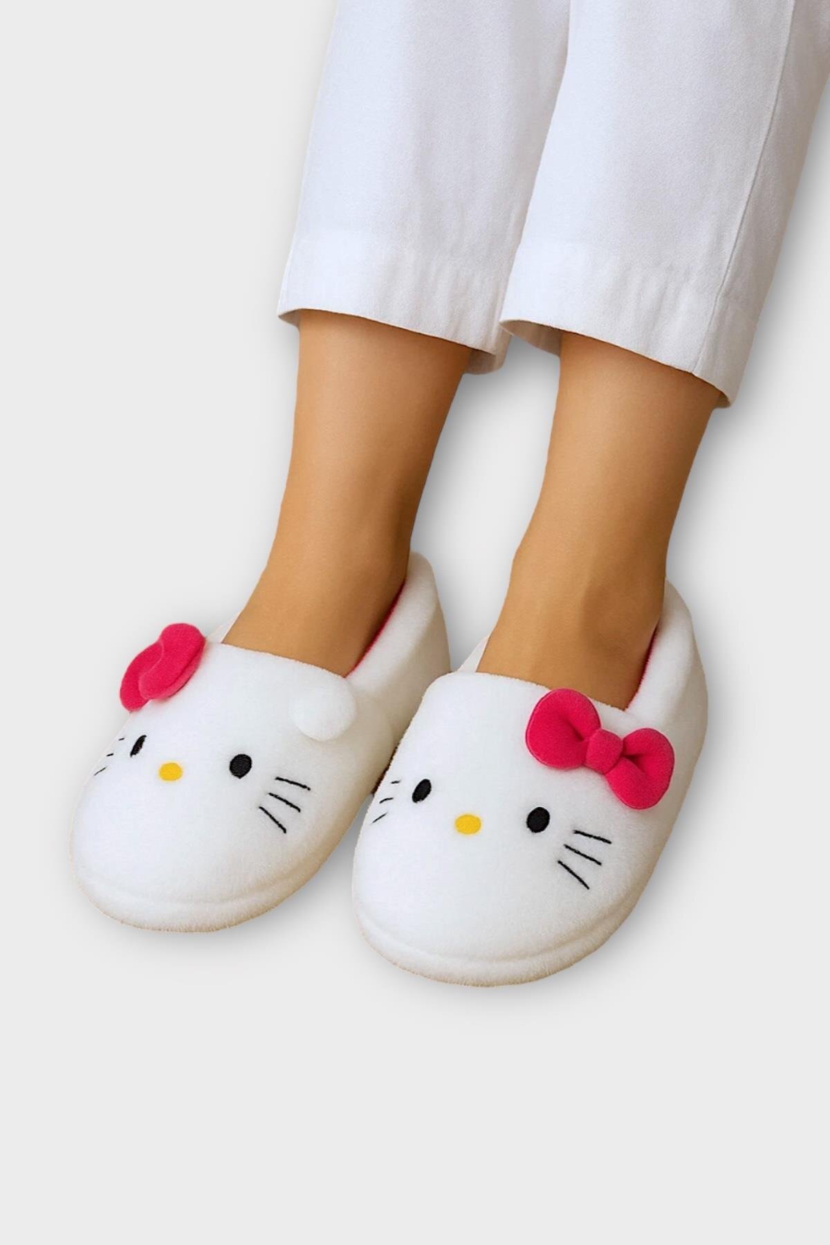 Liger Kışlık Kadın HelloKitty Figürlü Kaydırmaz Taban Ev Ayakkabısı Panduf BEYAZ - PEMBE görsel 7
