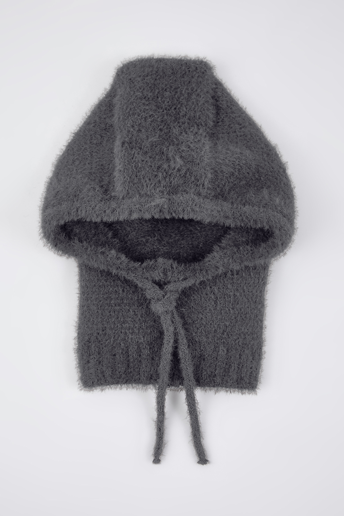 Trendyol Collection Weich strukturierte anthrazitfarbene, mit Schnürung umwickelte Strick-Balaclava-Mütze TWOAW26BR00002