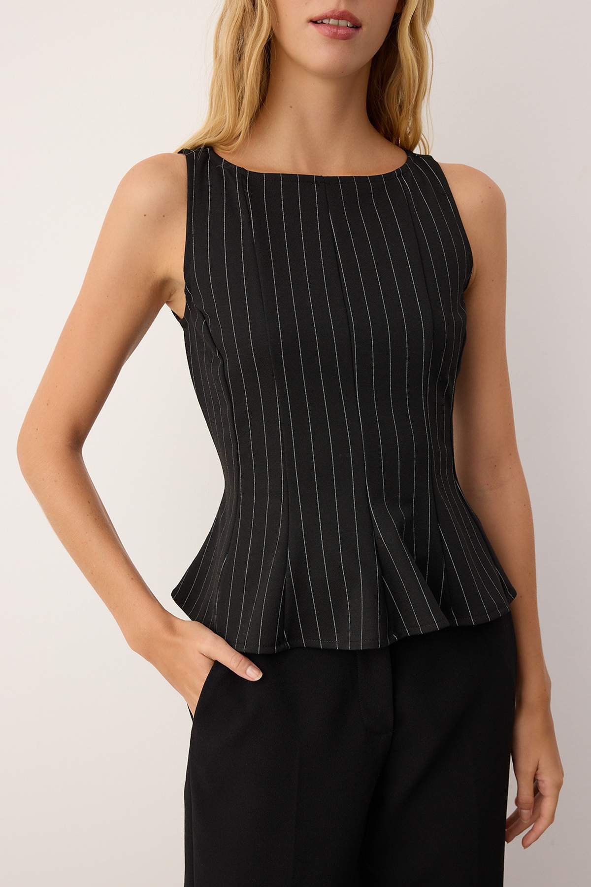 Trendyolmilla  Siyah Peplum/Belden Oturmalı Kayık Yaka Esnek Örme Bluz TWOAW26BZ00229 - Görsel 3