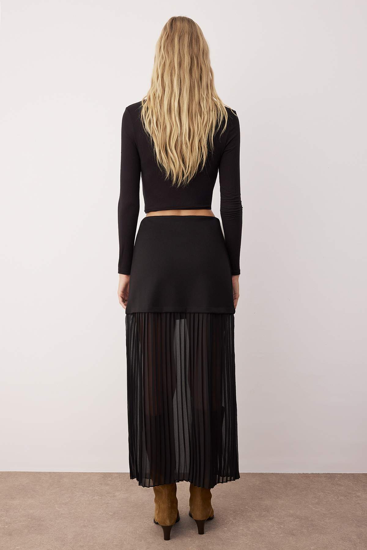 Trendyolmilla  Siyah Tül Pilise Detaylı Kalem İnterlok Maxi Esnek Örme Etek TWOAW26ET00048 - Görsel 4