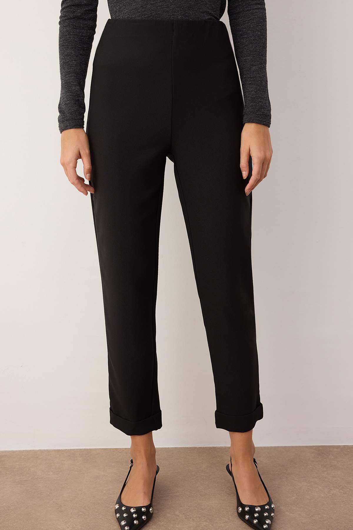 Trendyolmilla  Siyah Havuç Basic Tayt Pantolon TWOAW26PL00046 - Görsel 3