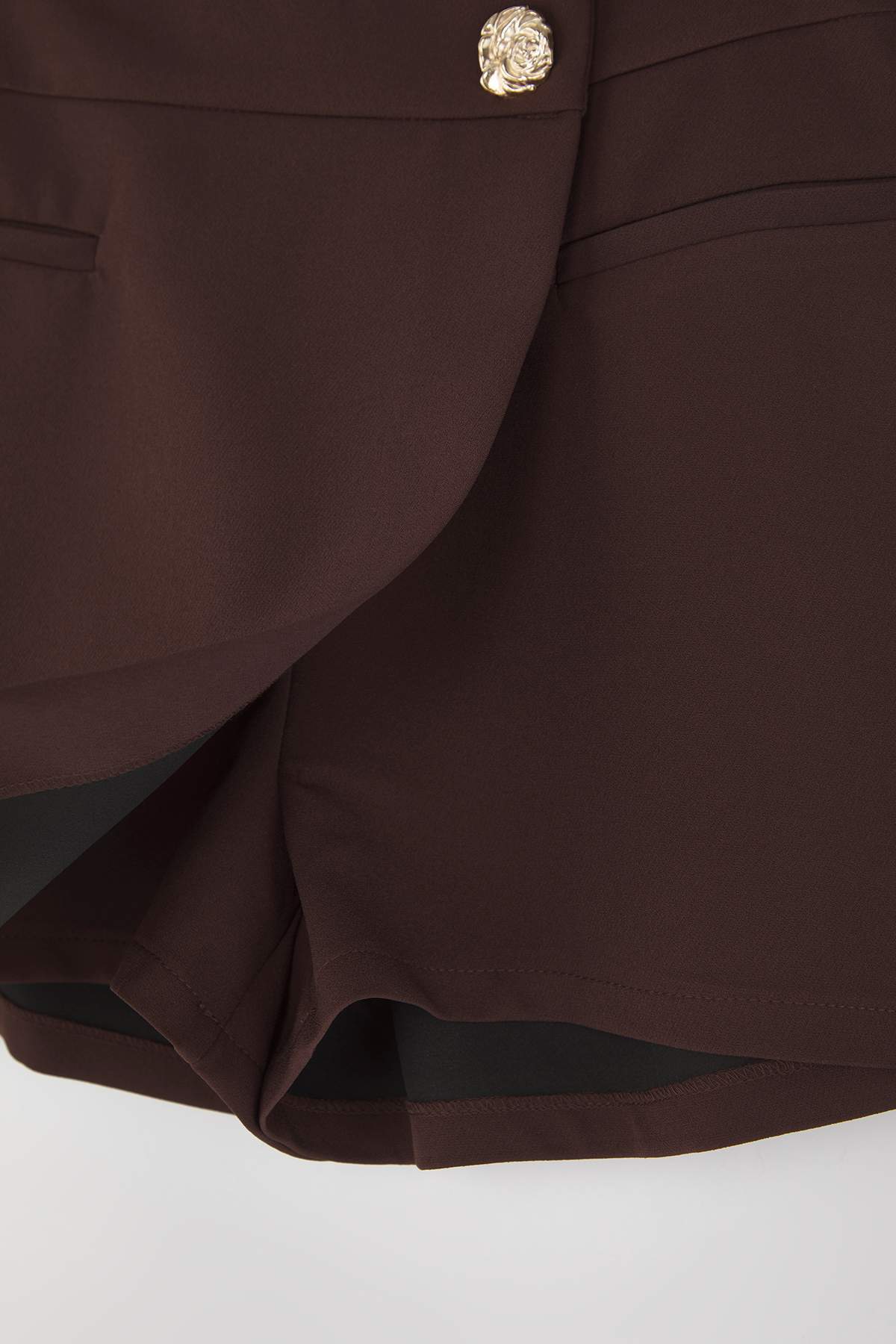 Trendyolmilla  Koyu Kahverengi Düğme Detaylı Mini Şort Etek Şort & Bermuda TWOAW26SR00027 - Görsel 11