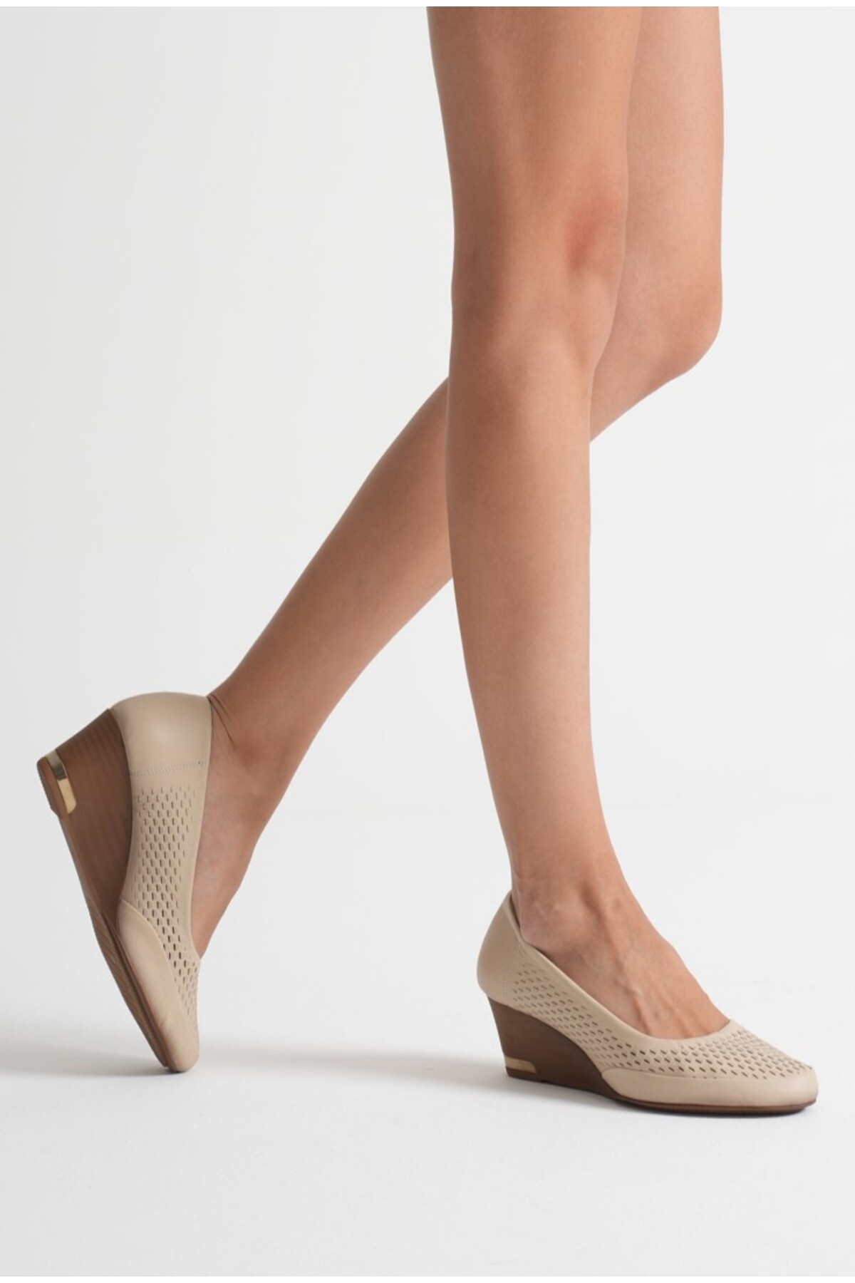 Women's Genuine Leather Honeycomb Printed Fill Heel Shoes - Beige