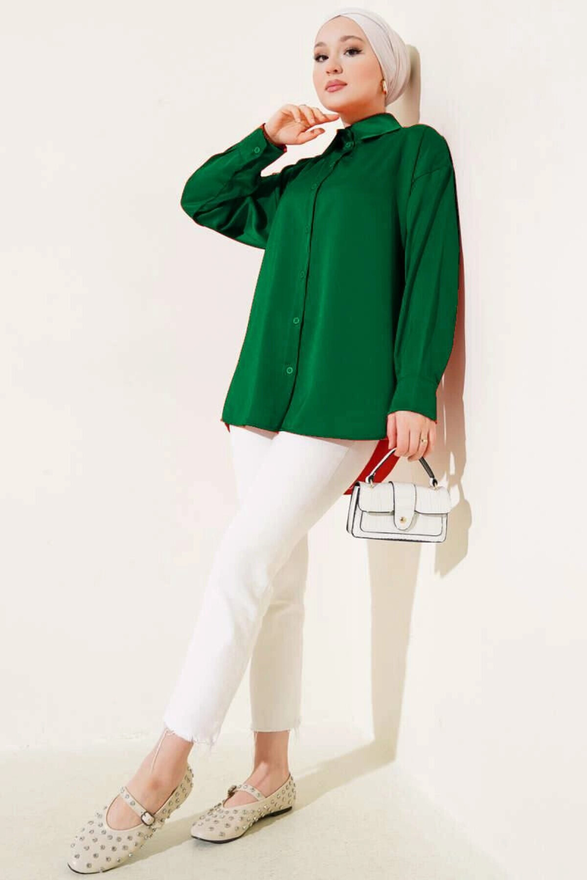 hazelin Kadın Zümrüt Yeşili Saten Yüzeyli Tesettür Gömlek HZL25W-BD139641