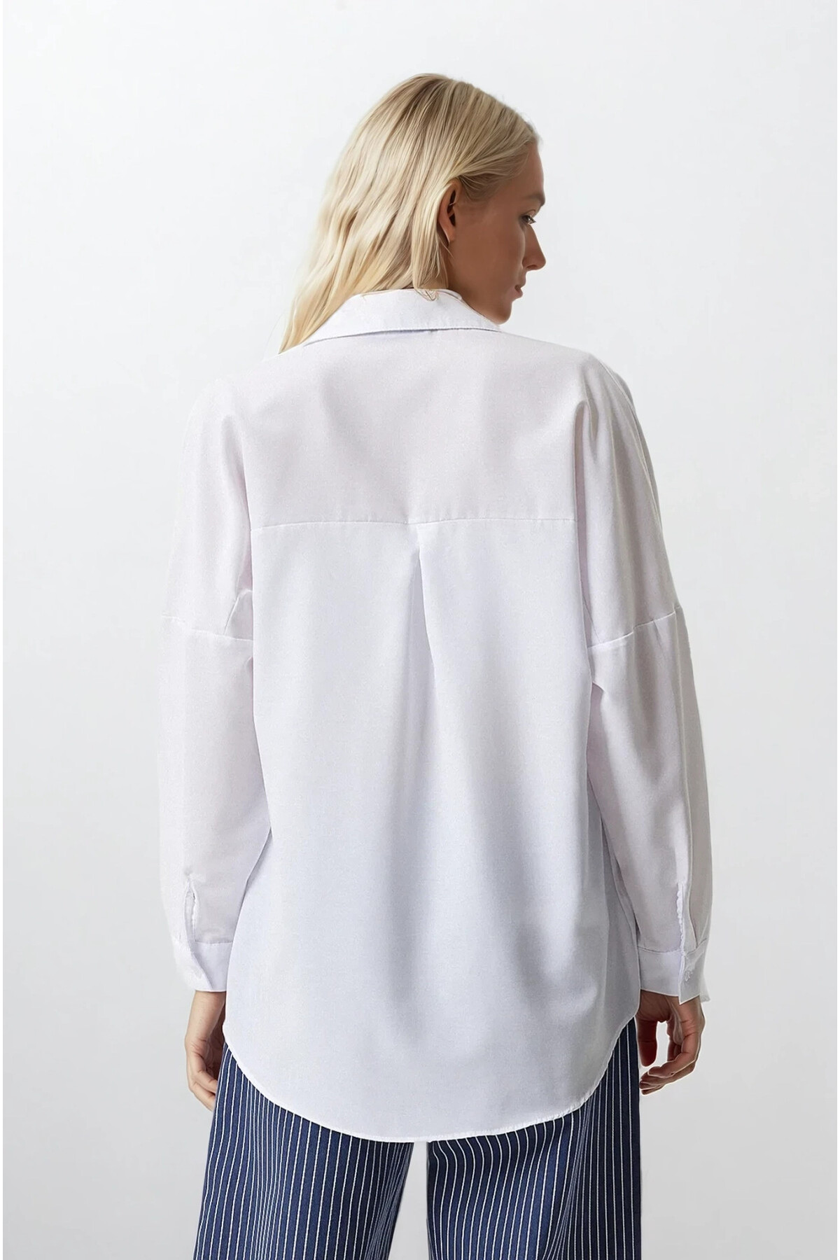 hazelin Kadın Beyaz Oversize Uzun Basic Gömlek HZL22W-BD139001 görsel 4