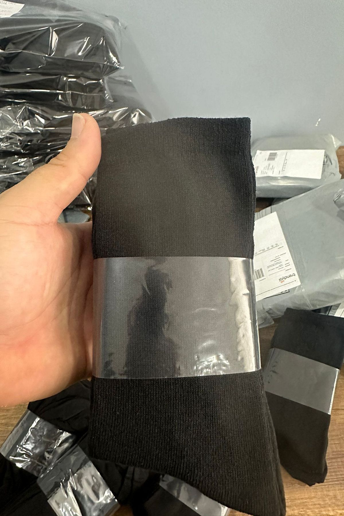 ÇORAPX  6'lı DİKİŞSİZ Erkek Siyah Pamuklu Uzun Çorap – Düz, Desensiz, Koku Yapmaz PARFÜMLÜ ( 6 ÇİFT ) - Görsel 5