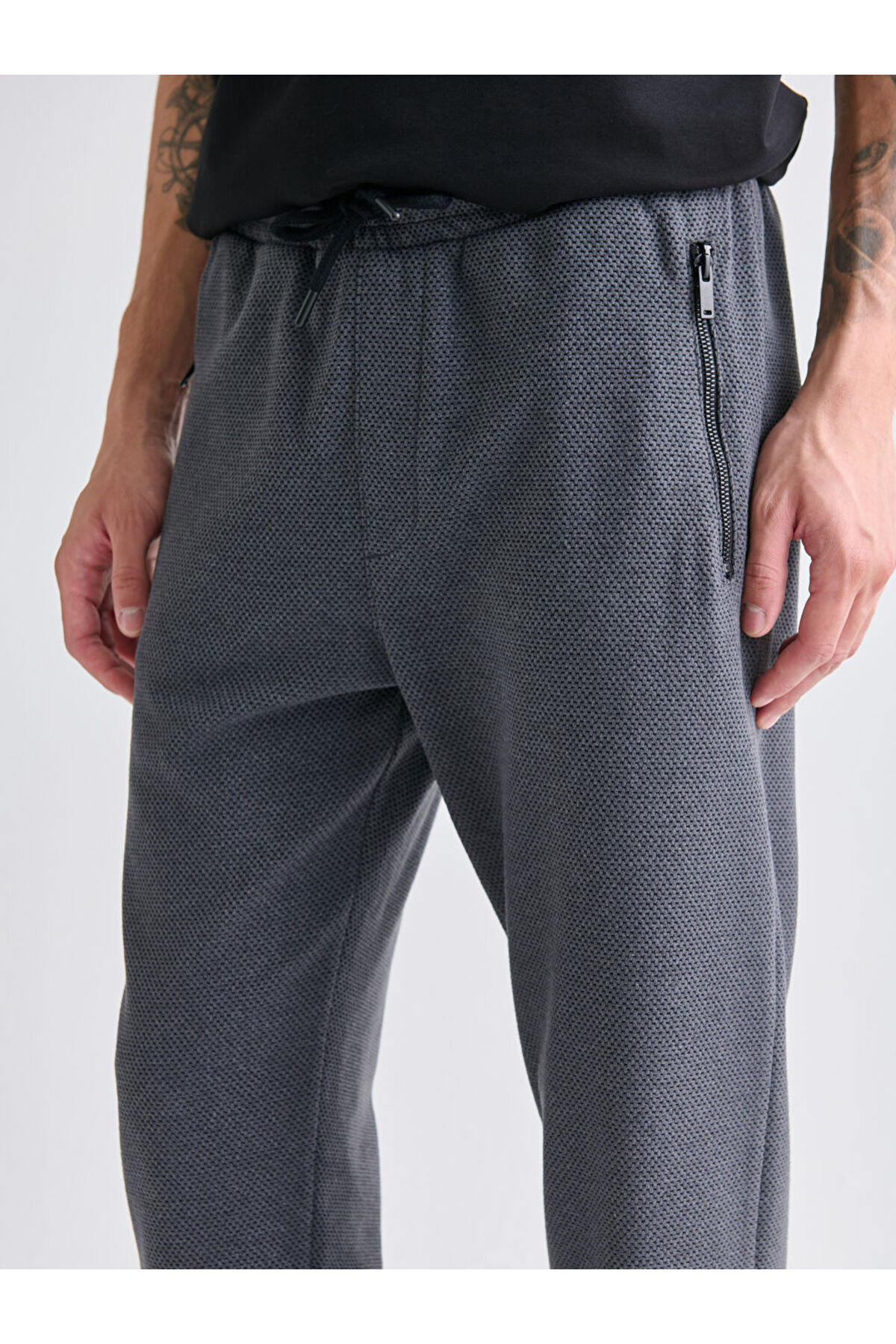 LC Waikiki-Create Your Style from Uzg Store |   Standard Fit Men's Jogger Sweatpants 3