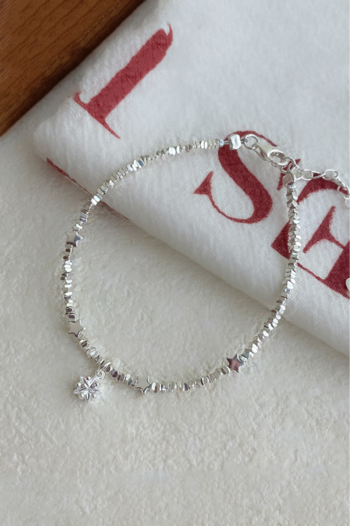 The Collection Minimal Tasarım Yıldız ve Kar Tanesi Figürlü Bileklik Pinterest Parlak Taş Princess Bileklik görsel 4