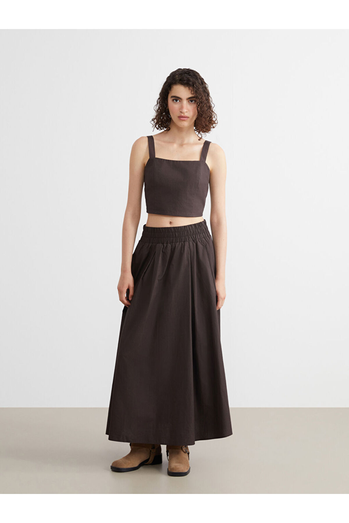 LC Waikiki-Create Your Style with Uzg Store |   Square Neck Strap Crop 2
