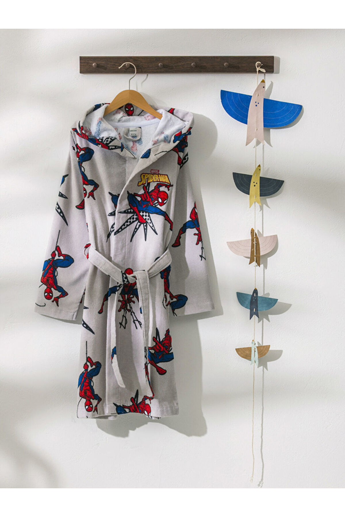 LC Waikiki-Create Your Style from Uzg Store |   Spider-Man Printed Boy's Bathrobe 1