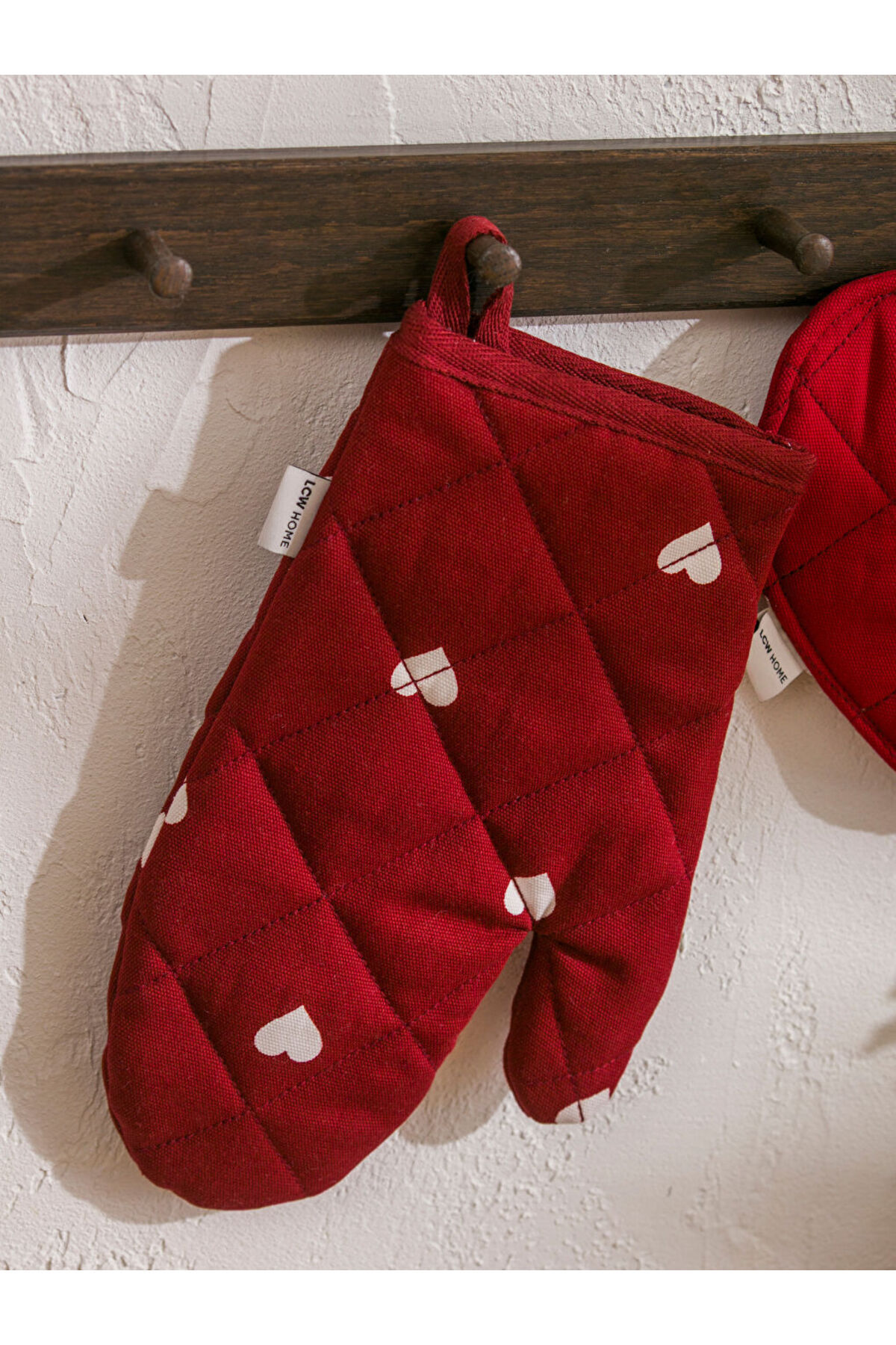 LC Waikiki-Create Your Style with Uzg Store |   Heart Printed Oven Mitts and Tongs 2