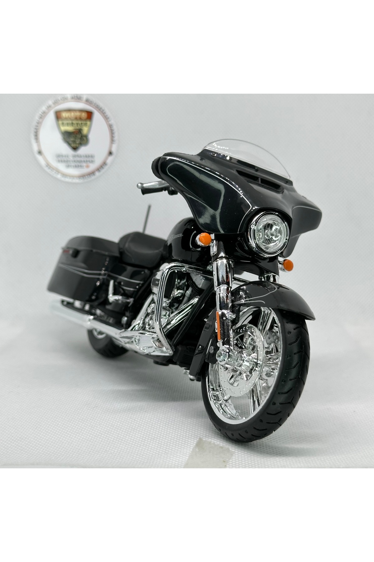 Maisto Diecast Harley Davidson Street Glide 1:12 Diecast