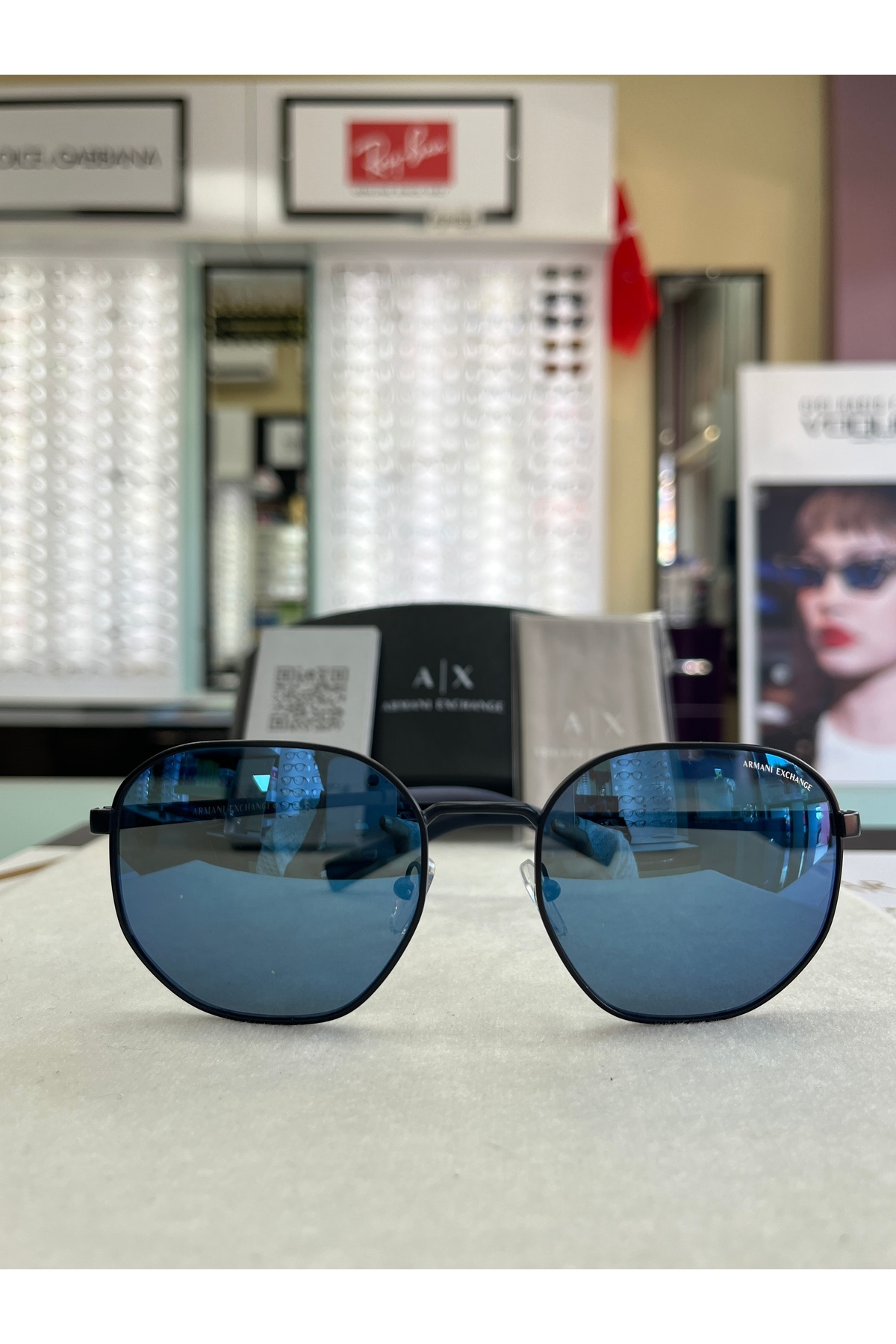 آرمانی اکسچنج عینک آفتابی آینه‌ای آبی