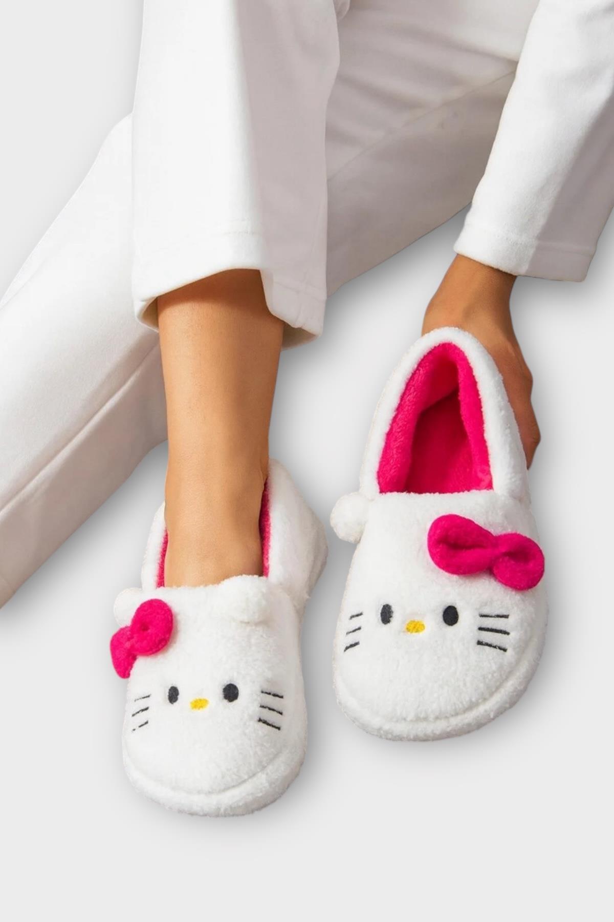 Liger Kışlık Kadın HelloKitty Figürlü Kaydırmaz Taban Ev Ayakkabısı Panduf BEYAZ - PEMBE görsel 6