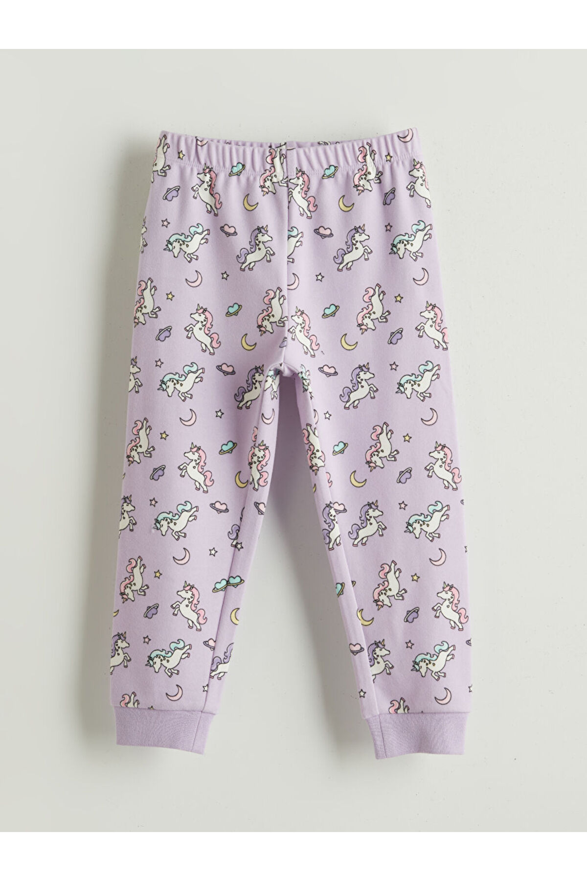LC Waikiki Shining Store'dan Işıltılı Seçimler | Desenli Kız Çocuk Pijama Takımı fotoğrafı 4 (önizleme)