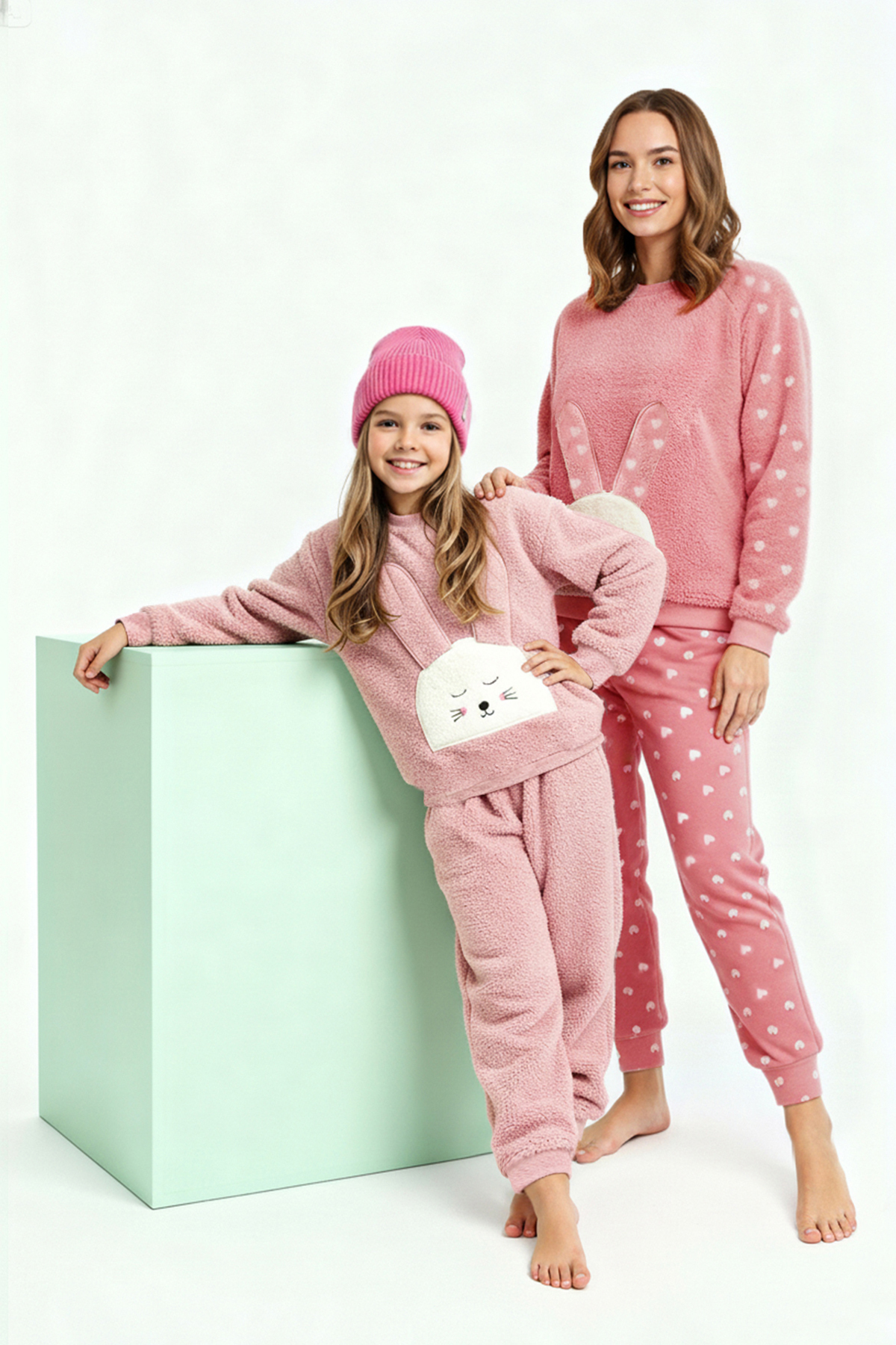 Trendyolmilla Kids Pembe Mini Me Peluş Örme Kız Çocuk Pijama Takımı TKDAW26PT00014