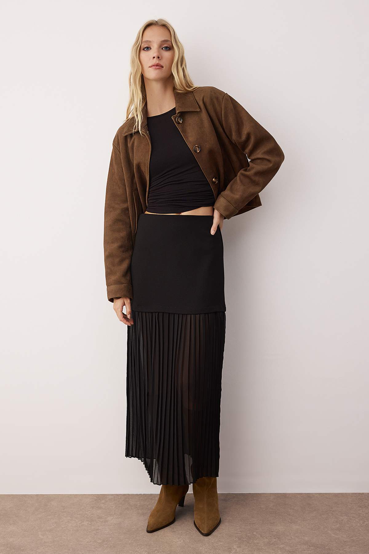 Trendyolmilla  Siyah Tül Pilise Detaylı Kalem İnterlok Maxi Esnek Örme Etek TWOAW26ET00048