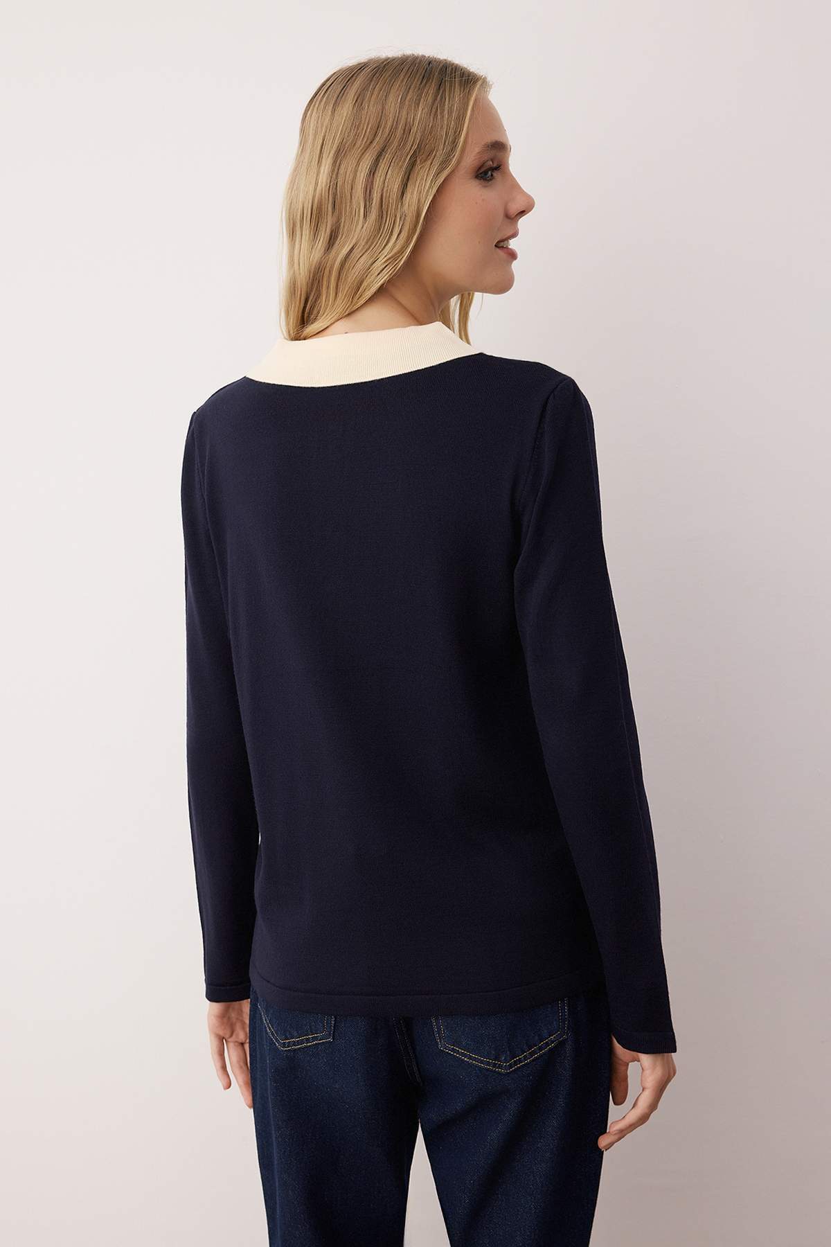 Trendyolmilla  Lacivert Polo Yaka Düğme Detaylı Triko Kazak TWOAW26KZ00196 - Görsel 4