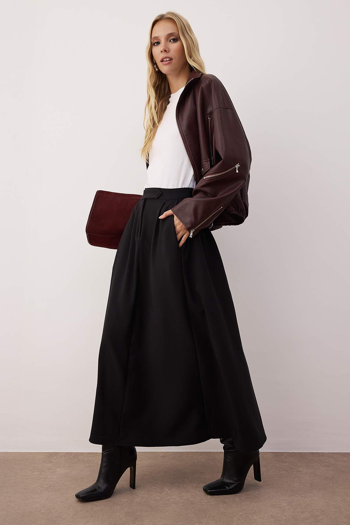 Trendyolmilla  Siyah Pile Detaylı Dokuma Etek TCTAW26EE00005 - Görsel 2