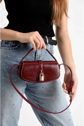 nuvela istanbul Kadın Bordo Kilit Detaylı Omuz Çantası - Şık & Modern Tasarım