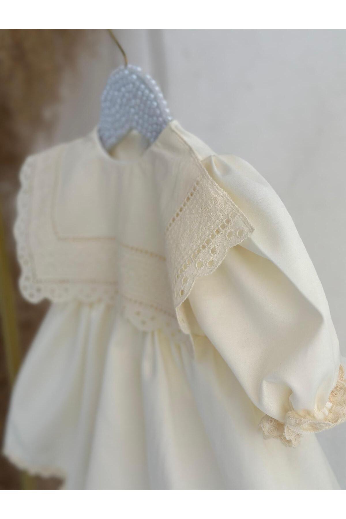 Hobidik Bebek Krem Önlüklü Fisto Dantel Elbise Set fotoğrafı 4 (önizleme)