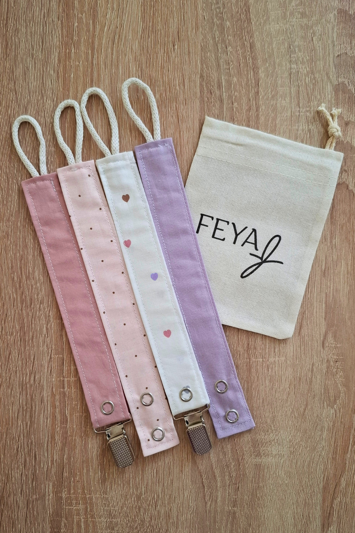 Feya Vika 4'lü Kalp & Nokta Desenli & Düz Pamuklu Yıkanabilir Emzik Askısı - Beyaz, Pudra, Pembe, Lila fotoğrafı 3 (önizleme)
