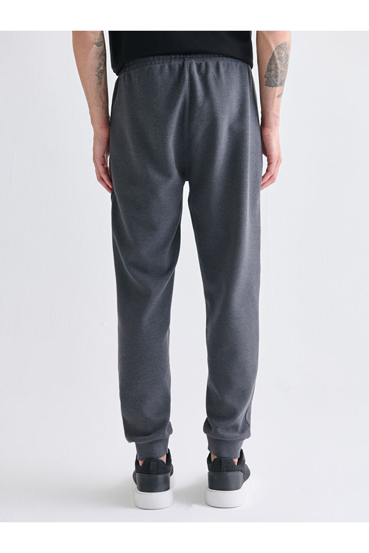 LC Waikiki-Create Your Style from Uzg Store |   Standard Fit Men's Jogger Sweatpants 4